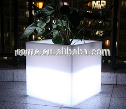 Outdoor waterproof square plastic flower pot liners Solar charging led flower pots led lighting planter pots